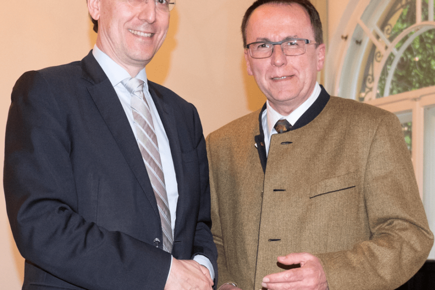 Bild Generalkonsul Jean-Claude Brunet besuchte Akademie