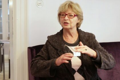 Bild Marlis Wilde-Stockmeyer im Interview bei der Tagung „Rückwärts in die Zukunft?“