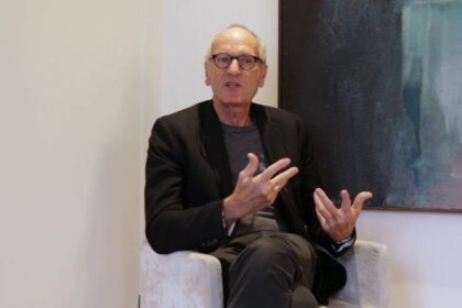 Bild Georg Nádas im Interview bei der Tagung „Rückwärts in die Zukunft?“