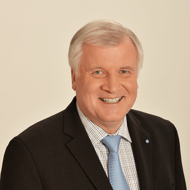 Bild Ministerpräsident Horst Seehofer würdigt Evangelische Akademie Tutzing