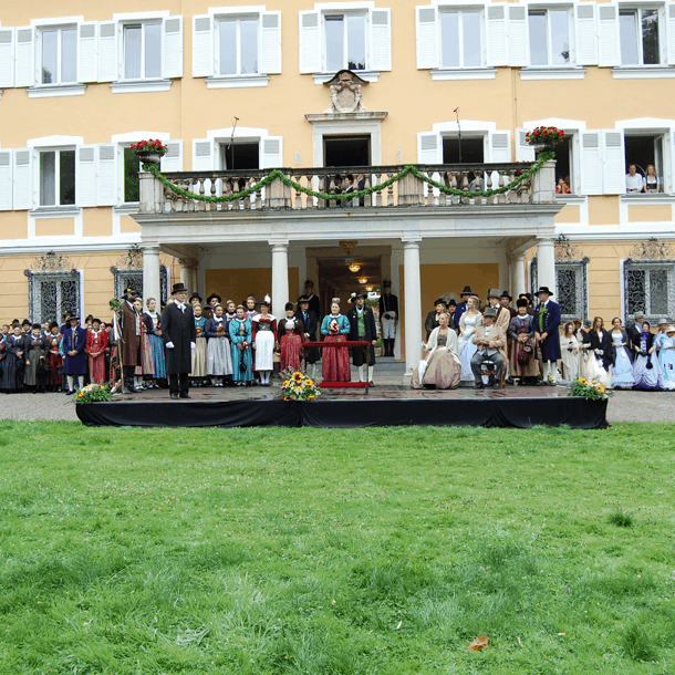 Bild Fischerhochzeit 2017 – die Akademie bot prachtvolle Kulisse