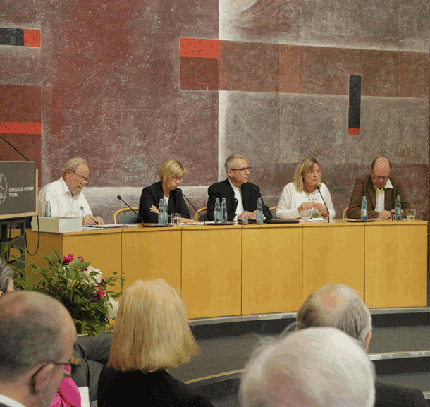 Bild Wolfgang Thierse erhält „Freundeskreiszeichen“