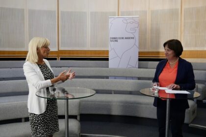 Bild Carolina Trautner im RotundeTalk – „Starker Zusammenhalt ohne ein Gegeneinander-Ausspielen der Generationen“