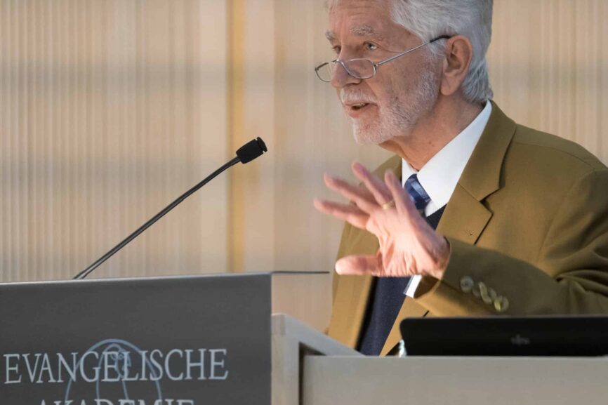 Bild Pro Asyl-Gründer Jürgen Micksch wird 80