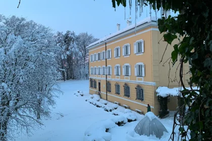 Titelbild Newsletter Januar 2025, Schloss Tutzing im Winter