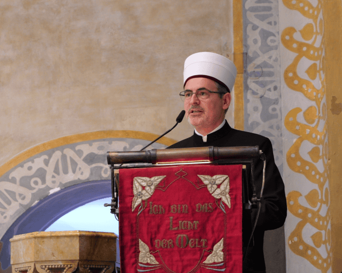 Imam Idriz bei seiner Kanzelrede