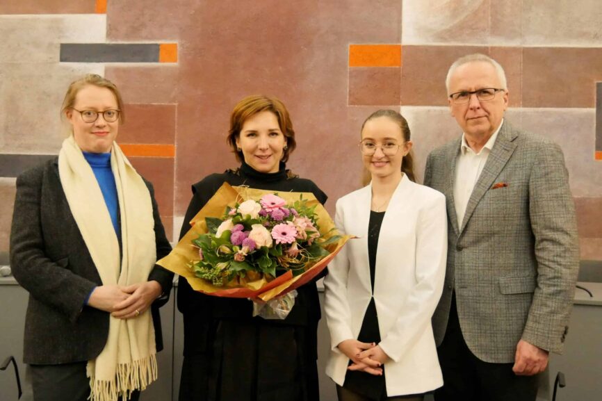 Marie Schmidt, Katerina Gordeeva, Elisa Krug und Udo Hahn