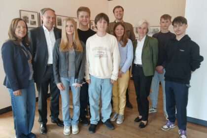 Gruppenbild der Gedenkveranstaltung im Tutzinger Ortsmuseum am 28.04.2026