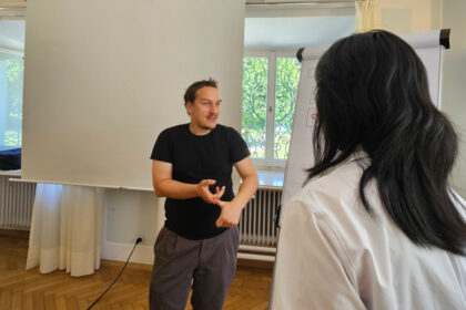 Politikwerkstatt der Evangelischen Akademie Tutzing: Graffitikünstler Maximilian Welz zur Frage, ob Graffiti als Kunst politisch ist oder nicht