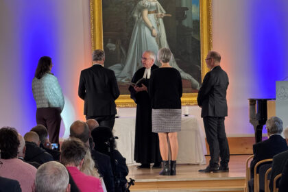 Gottesdienst zur Amtseinführung vonDr. Barbara Hepp (Medizin & Gesundheit, Spiritual Care und Persönlichkeitsentwicklung), Pfarrer Hans-Martin Gloël (Theologie, Interreligiöser Dialog, Gesellschaft, Politik) und Pfr. Reiner Schübel (Theologie, Interreligiösen Dialog, Ökumene und Gesellschaft) und Annette Findeiß als stellvertretende Akademiedirektorin.
