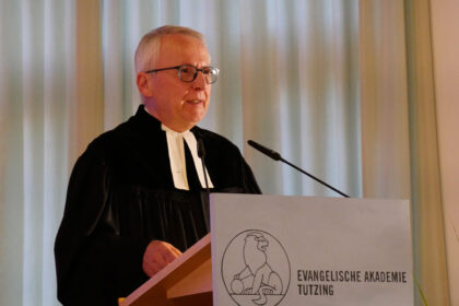 Gottesdienst zur Amtseinführung vonDr. Barbara Hepp (Medizin & Gesundheit, Spiritual Care und Persönlichkeitsentwicklung), Pfarrer Hans-Martin Gloël (Theologie, Interreligiöser Dialog, Gesellschaft, Politik) und Pfr. Reiner Schübel (Theologie, Interreligiösen Dialog, Ökumene und Gesellschaft) und Annette Findeiß als stellvertretende Akademiedirektorin.